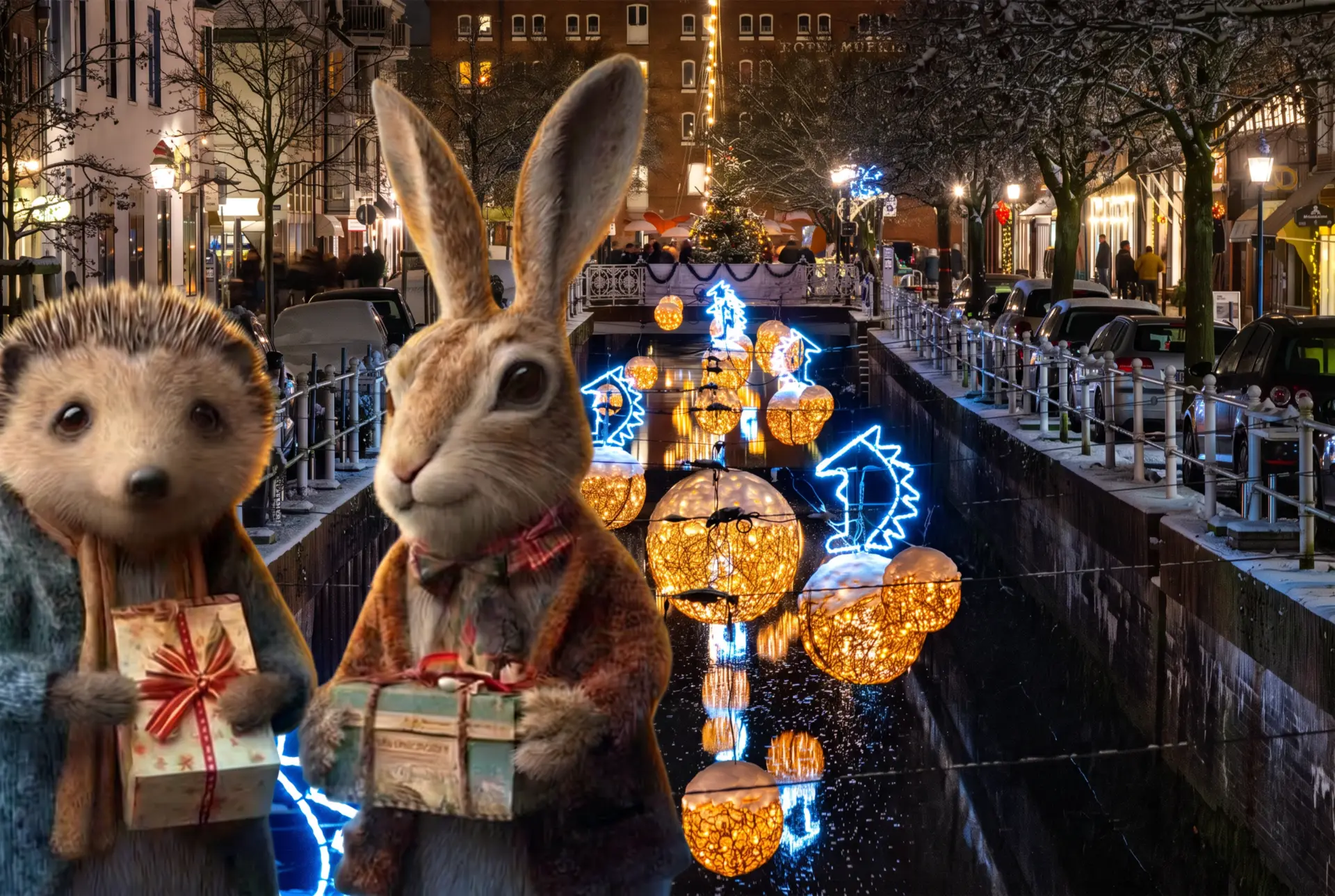 Hase und Igel mit Geschenken am verschneiten Westfleth in Buxtehude, über dem Wasser leuchten Lichtkugeln und blaue Lichtfiguren